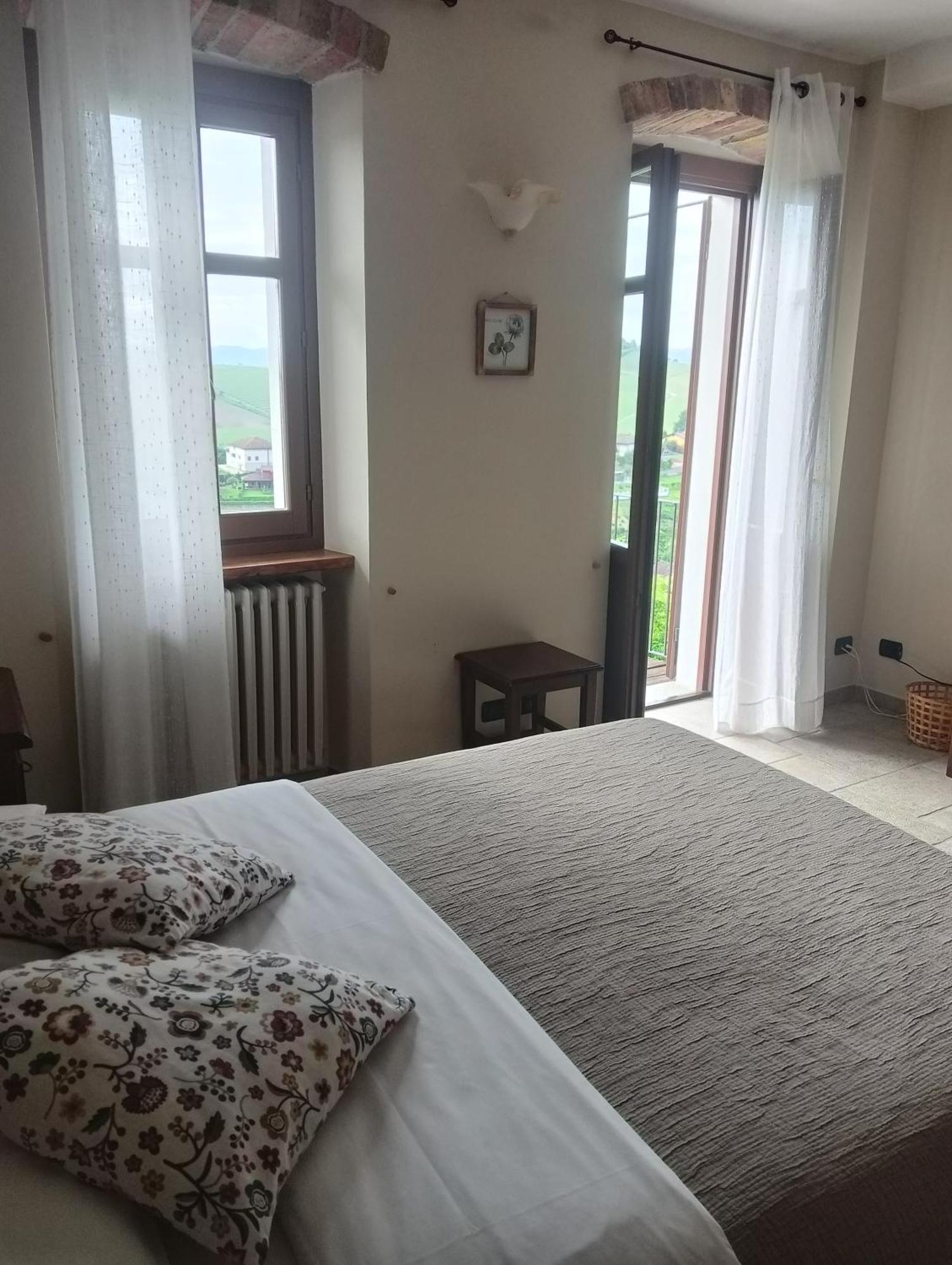 Castellinaldo Il Borgo B&B المظهر الخارجي الصورة