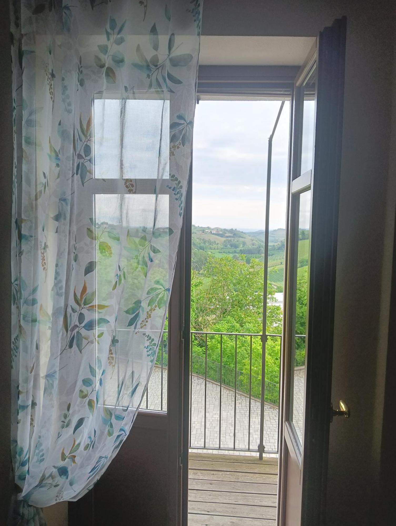 Castellinaldo Il Borgo B&B المظهر الخارجي الصورة