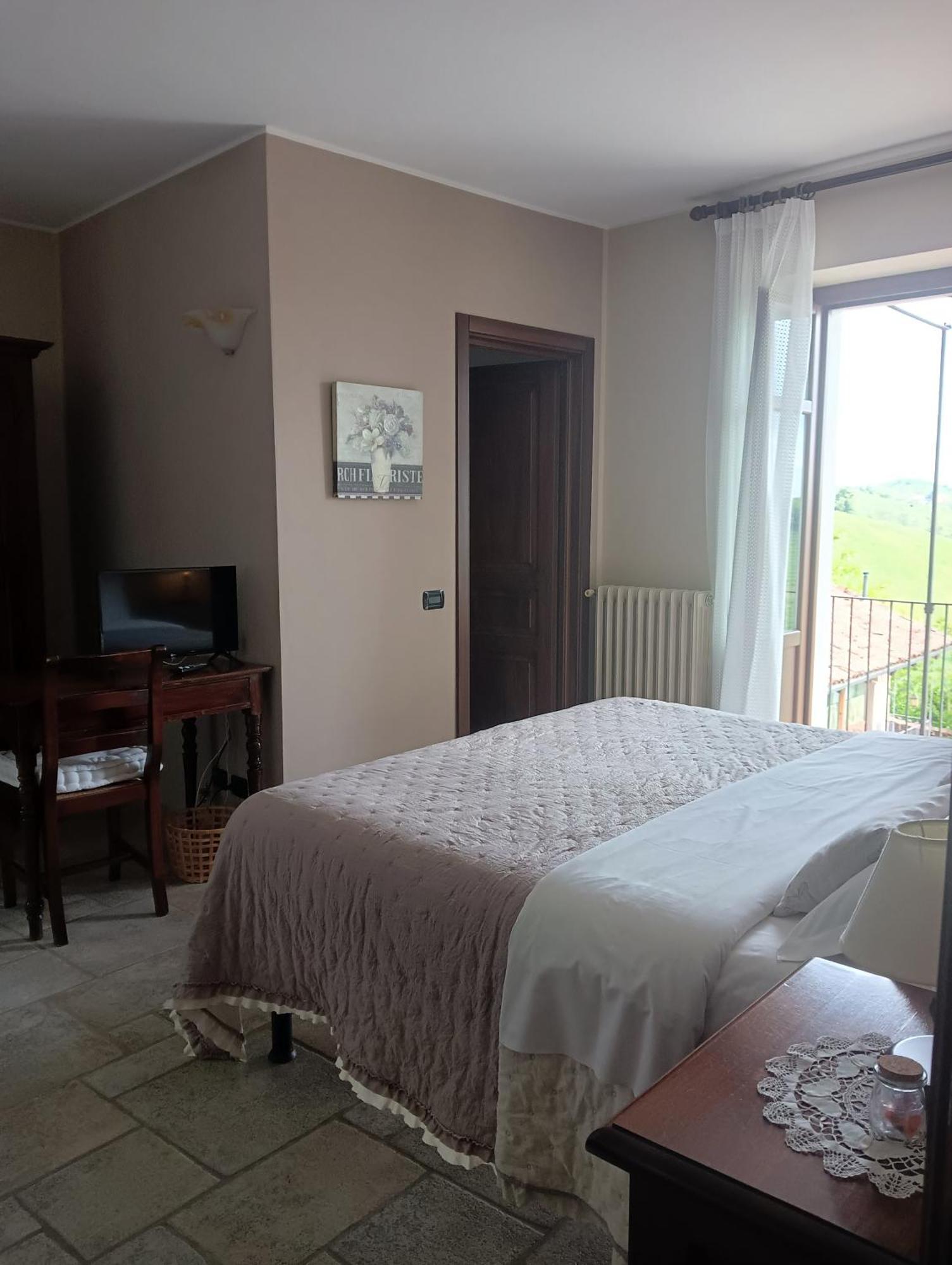 Castellinaldo Il Borgo B&B المظهر الخارجي الصورة