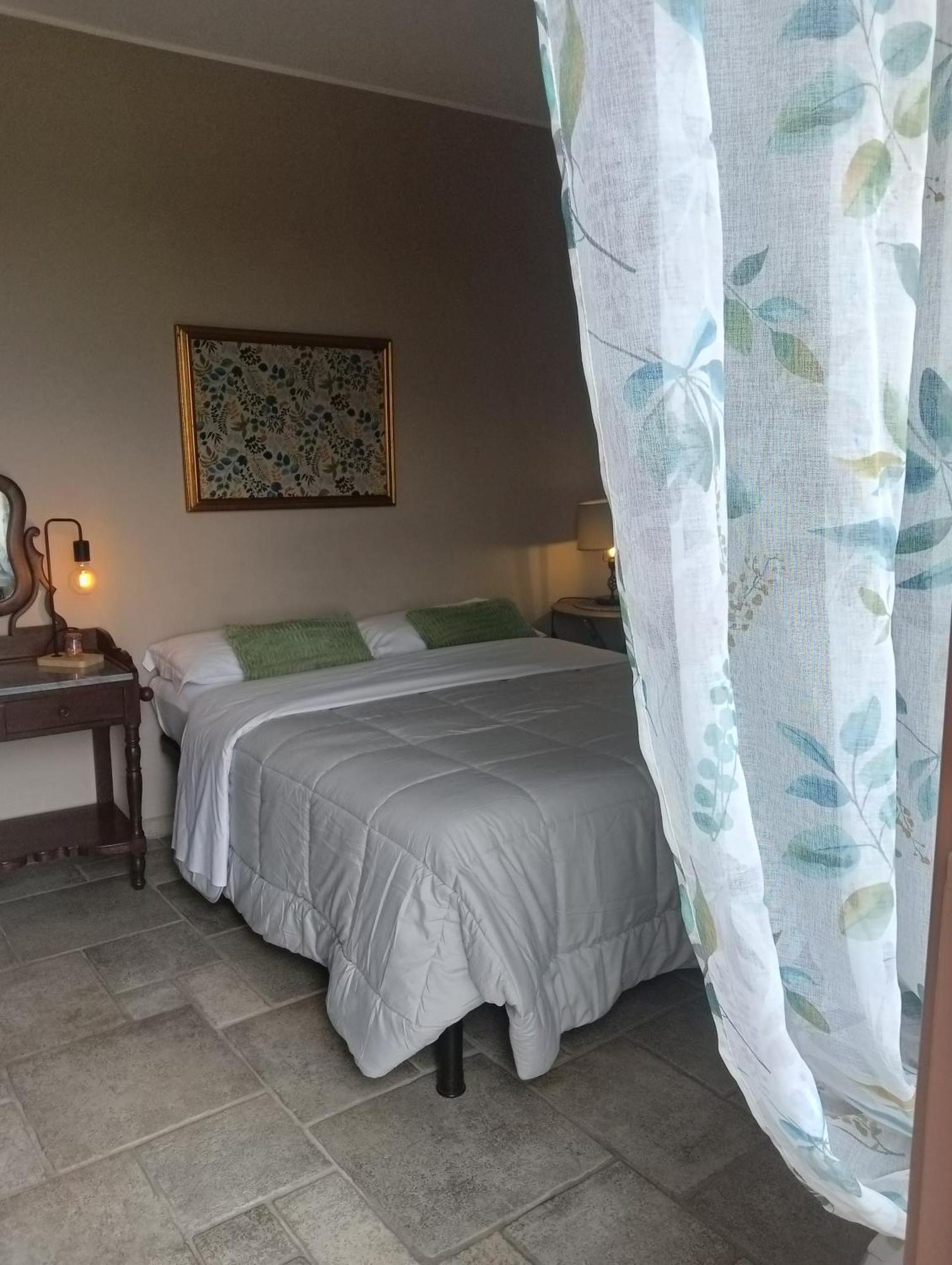 Castellinaldo Il Borgo B&B المظهر الخارجي الصورة